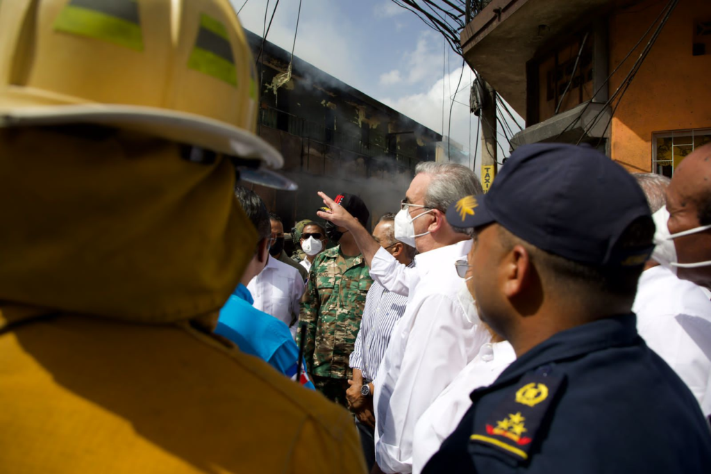 Abinader suspende discurso en Pedernales por tragedia en San Cristóbal