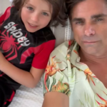 John Stamos comparte adorable video con su hijo Billy en su 60 cumpleaños