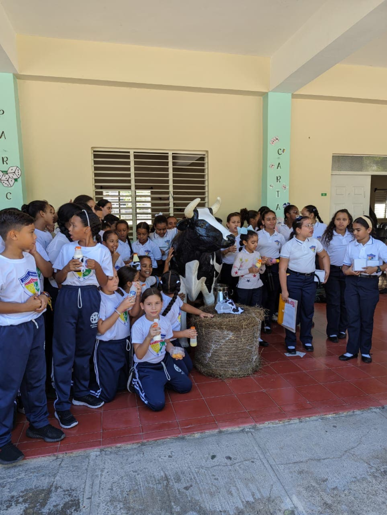 Celebran en Jarabacoa el Día Mundial del Vaso de Leche Escolar