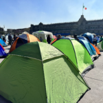 Maestros del SNTE instalaron un campamento en el Zócalo a días de los festejos patrios