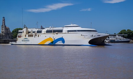 Se llama Francisco y es el ferry más rápido del mundo: un barco capaz de navegar a 110 km/h cargado de coches