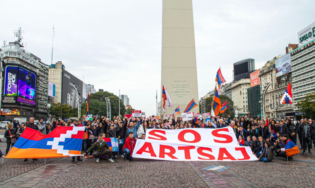 “SOS Artsaj”: la comunidad armenia protestó en el Obelisco contra el bloqueo de Azerbaiyán a Nagorno Karabaj