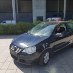 Necesitamos coches menos contaminantes. Hay quien quiere conseguirlo poniendo placas solares en el capó