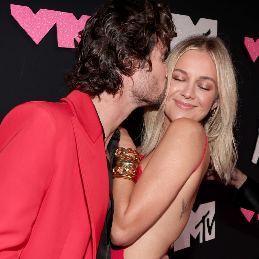 Kelsea Ballerini detalla la vida sexual con Chase Stokes