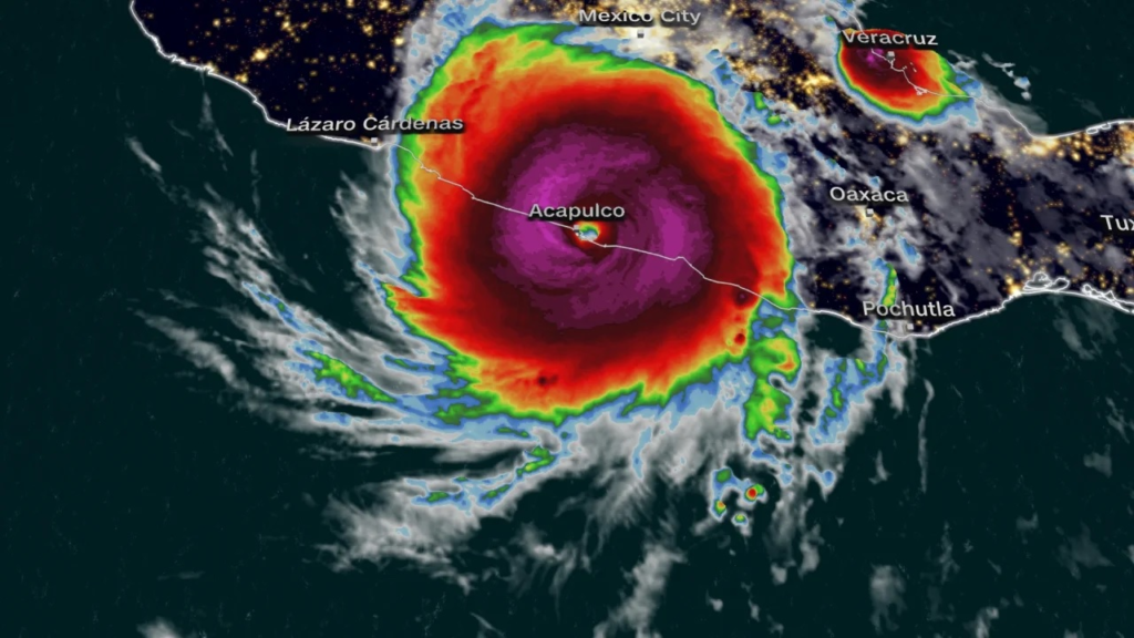 El huracán Otis se debilita a categoría 4 tras tocar tierra cerca de Acapulco