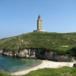 El faro más antiguo en activo está en Galicia y tiene 2.000 años. Lo más fascinante: quién lo levantó (según la leyenda)