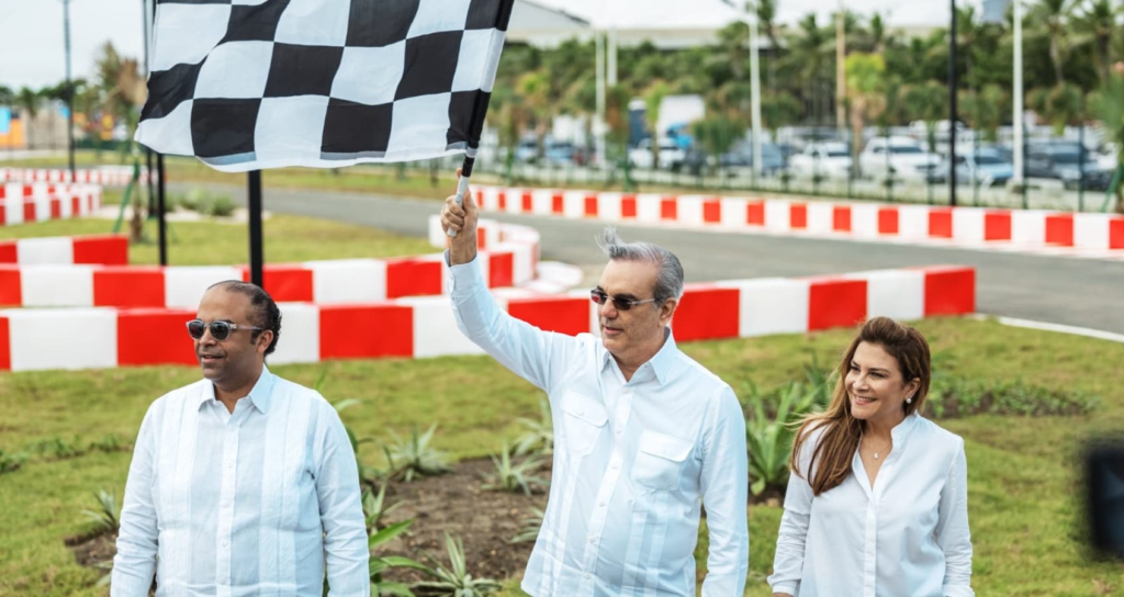 Presidencia y Alcaldía del Distrito entregaron ayer el Paseo Marítimo