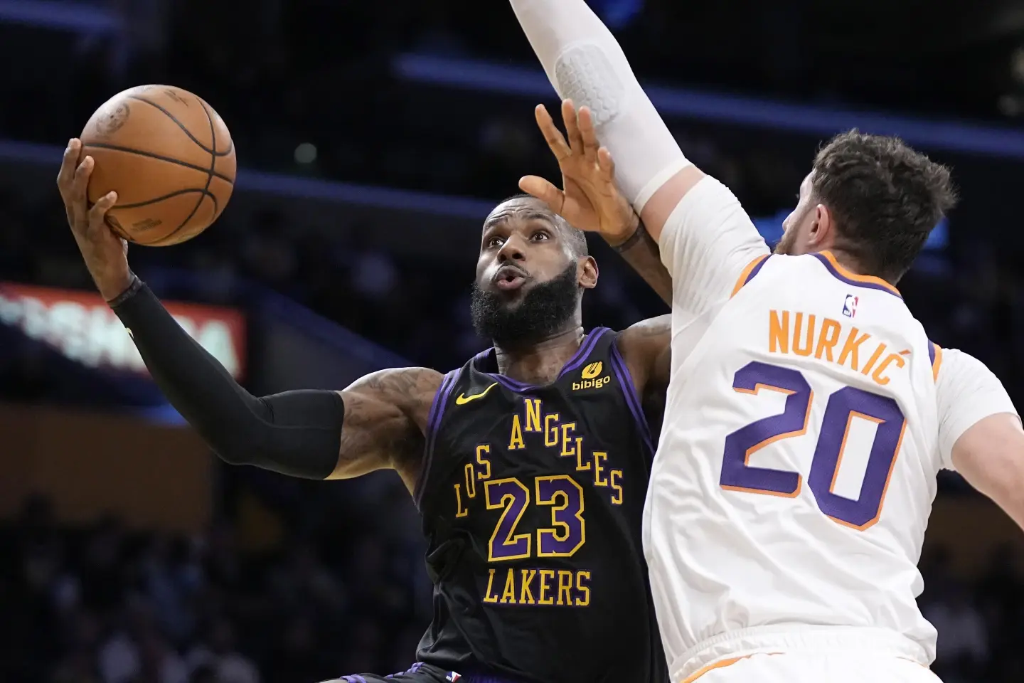 Lakers y Bucks avanzan a semifinales de la Copa NBA