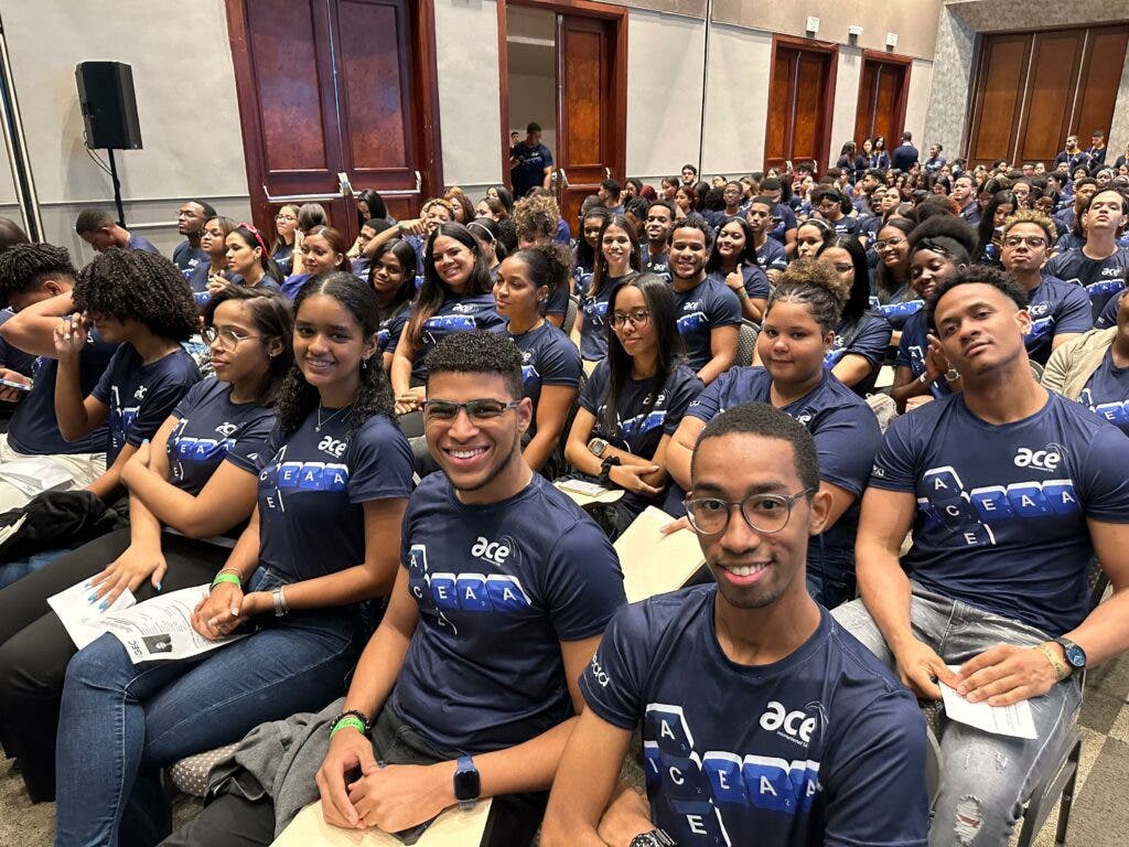 Jóvenes dominicanos se preparan para vivir intercambio cultural en EE.UU.