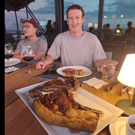 El nuevo y disruptivo proyecto de Zuckerberg no es una IA: es carne de vaca alimentada con cerveza y nueces de macadamia