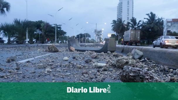 Huracán Beryl: cierran Malecón SD por furia del mar Caribe