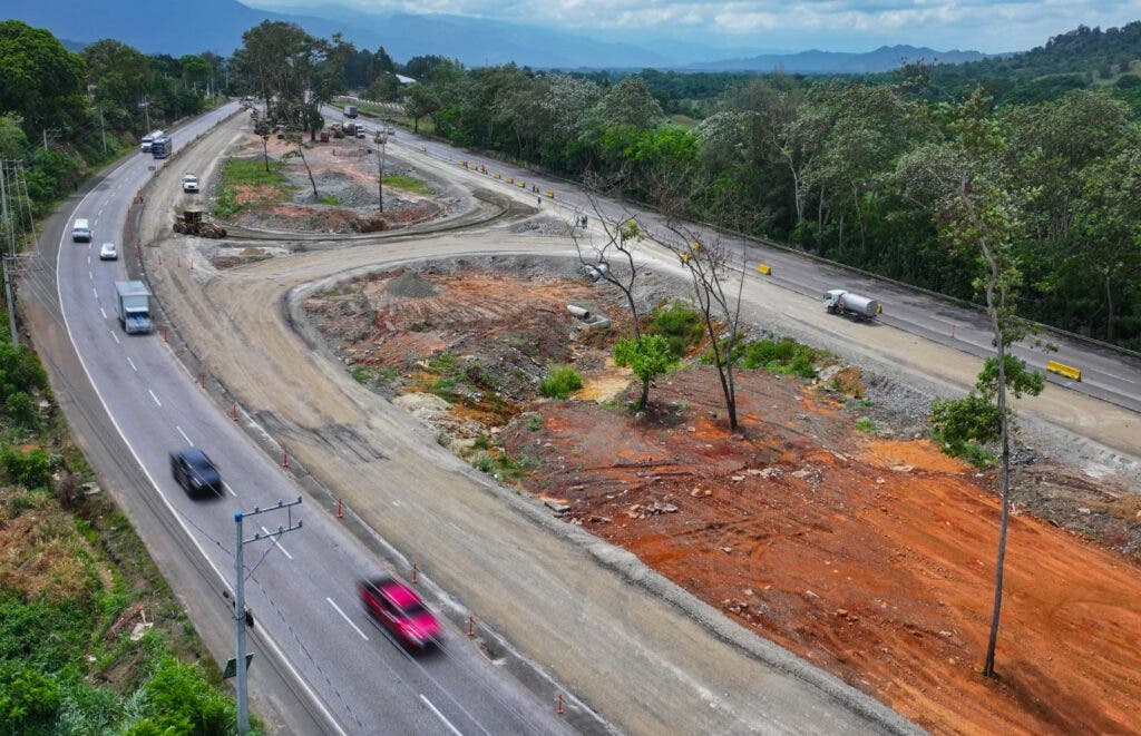 Abinader destaca avances de la ampliación de la Autopista Duarte