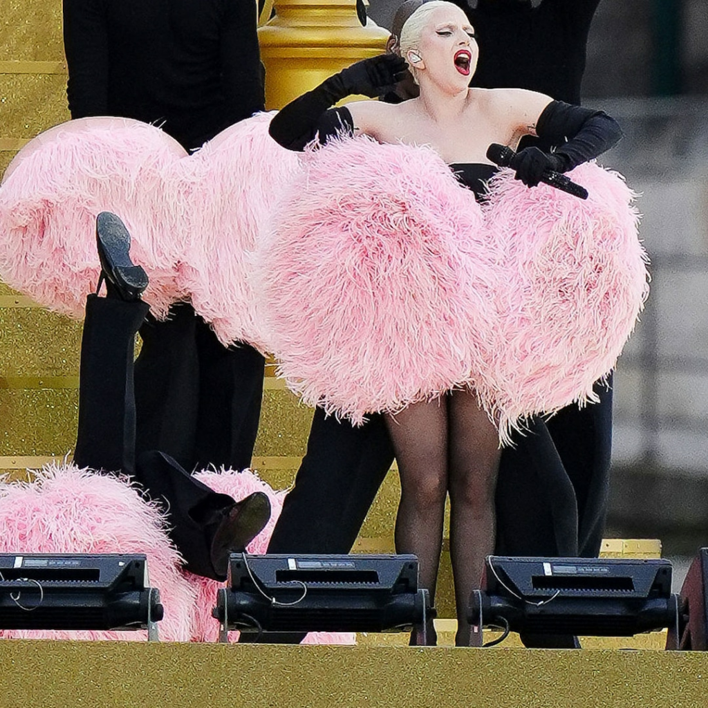 Juegos Olímpicos 2024: La actuación inaugural de Lady Gaga es tan Moulin Rouge