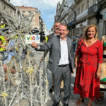 La guerra entre ciudades por tener las "Navidades top" arranca cada vez antes: Vigo está montando las suyas en plena ola de calor