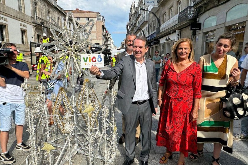 La guerra entre ciudades por tener las "Navidades top" arranca cada vez antes: Vigo está montando las suyas en plena ola de calor