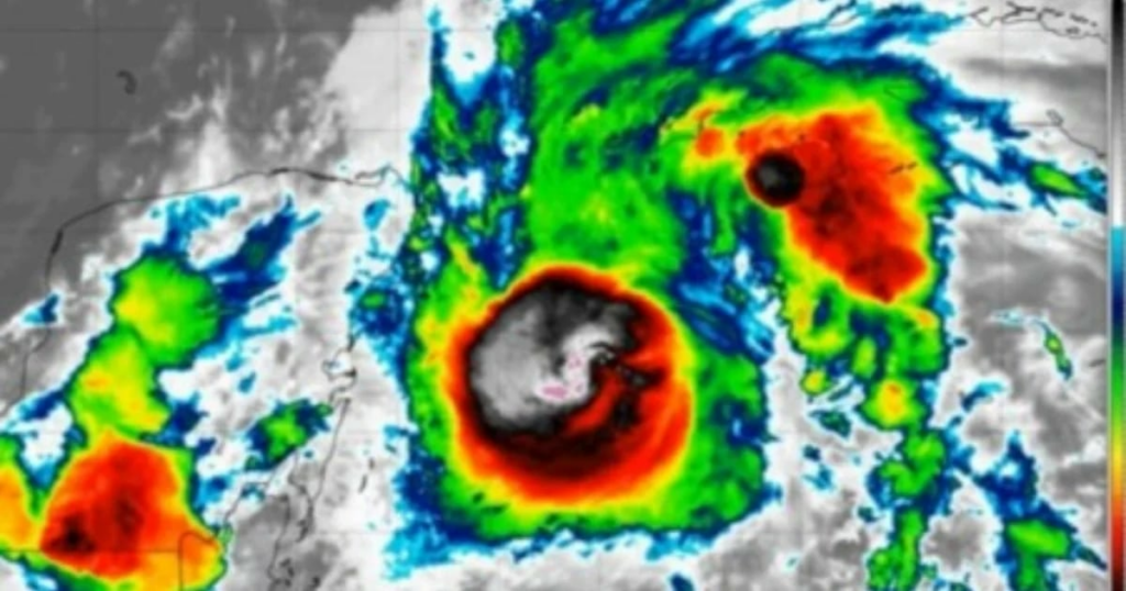 Huracán Beryl se degrada a Categoría 2; Tren Maya suspende su servicio por completo | EN VIVO