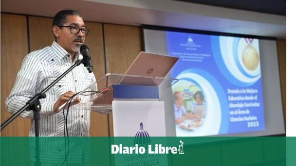 El Minerd galardona docentes de Ciencias Sociales