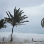 Beryl sigue su ruta hacia el oriente del Caribe como huracán mayor