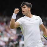 Alcaraz debuta en Wimbledon con victoria en tres sets