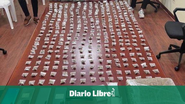 Detienen a tres personas y ocupan presunta droga en allanamientos