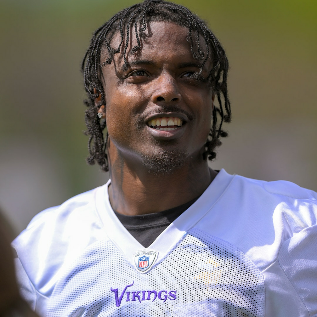 La novata de los Minnesota Vikings, Khyree Jackson, muere a los 24 años después de un accidente automovilístico