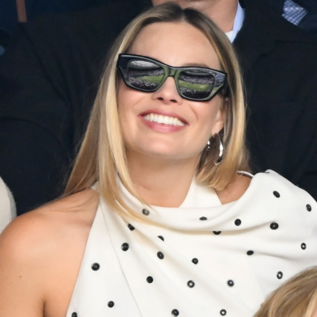 Margot Robbie y Tom Ackerley, embarazadas, se muestran en la PDA en Wimbledon