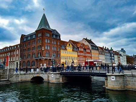 En pleno debate sobre el "turismo basura", Copenhague tiene un plan: regalar comida a los turistas que se porten bien