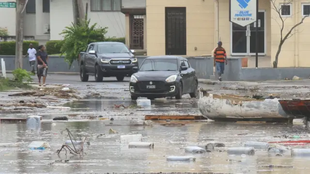 Beryl toca tierra en la isla caribeña de Carriacou como un poderoso huracán categoría 4