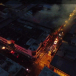 Incendio afecta plaza comercial en Santiago; no se han reportado heridos ni fallecidos