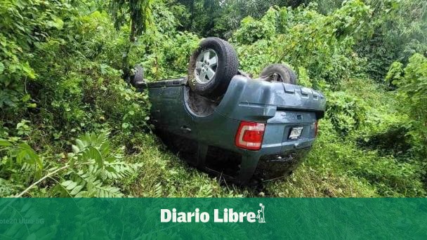 Accidente de tránsito: hombre herido tras volcarse vehículo