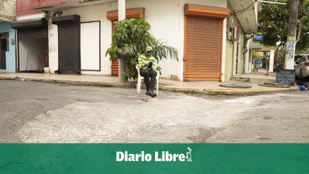 Badén deteriorado en calle de Villa Juana