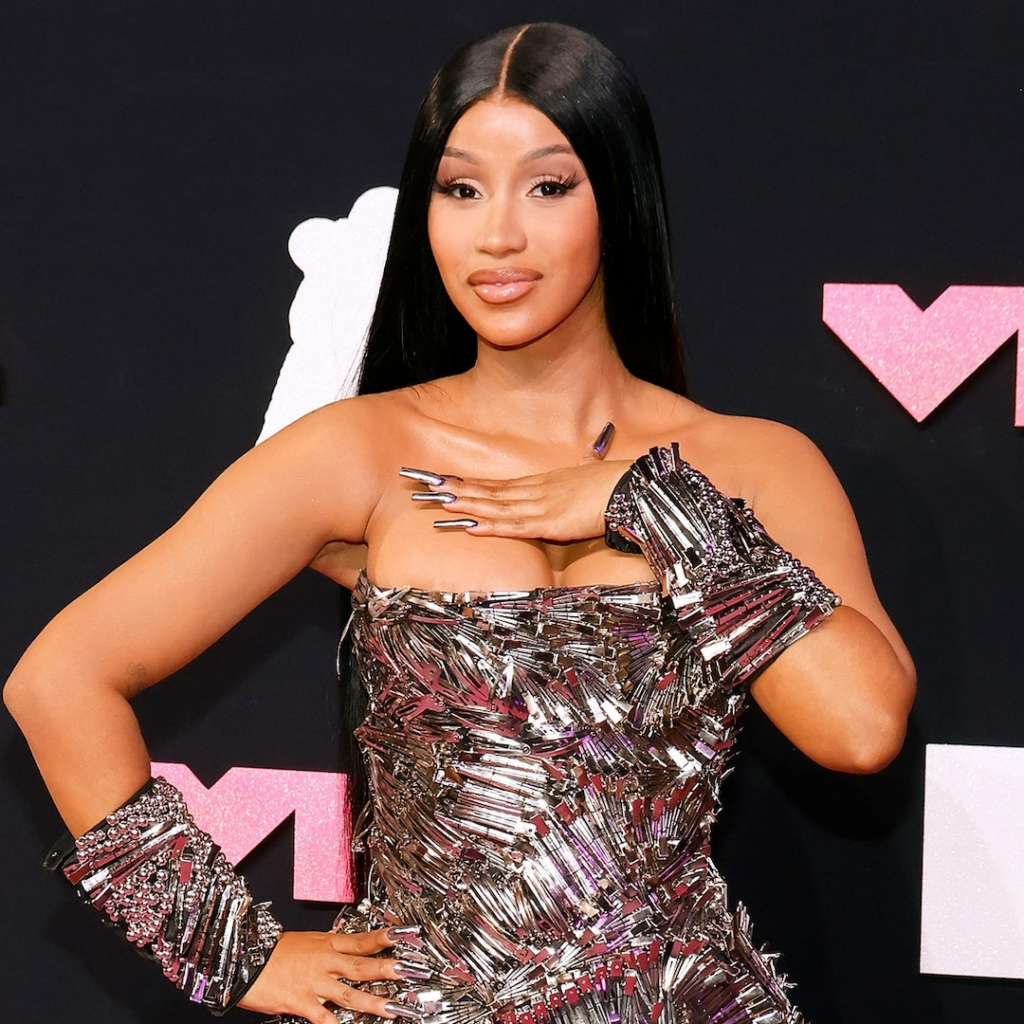 La embarazada Cardi B revela el secreto de cómo ocultó su panza