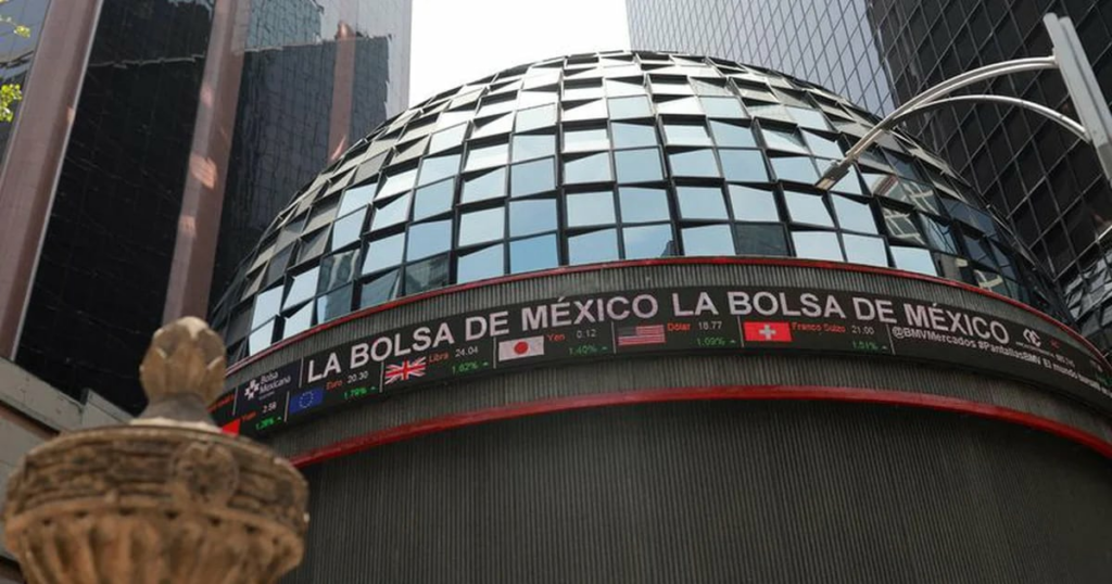 El indicador de referencia de la BMV cerró este 1 de agosto con pérdida de 1,35%