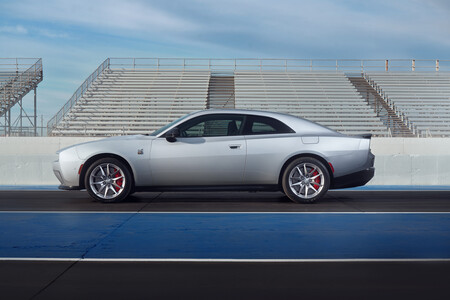 Los ‘muscle car’ han sido sinónimo de potentes motores de gasolina. Dodge ahora tiene un Charger eléctrico (y ya sabemos su precio)