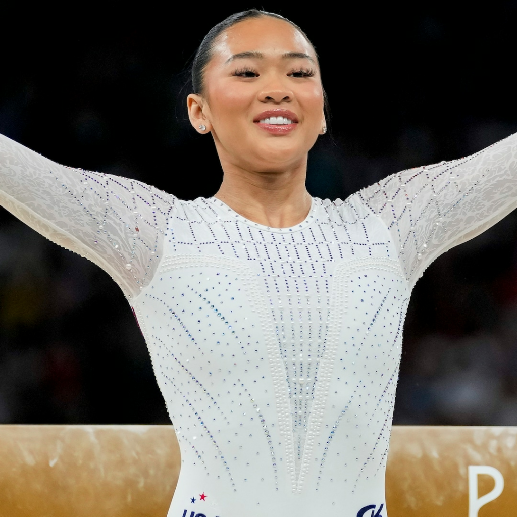 La gimnasta olímpica Suni Lee explica por qué se cayó de la viga de equilibrio