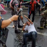 VIDEO| Momento de agresión policial a periodistas en Santiago