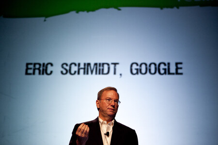 Eric Schmidt explicó la razón por la que Google perdió su ventaja en la IA. 48 horas después ha salido a disculparse