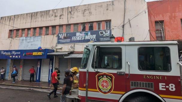 Incendio afecta el mercado modelo de Santiago