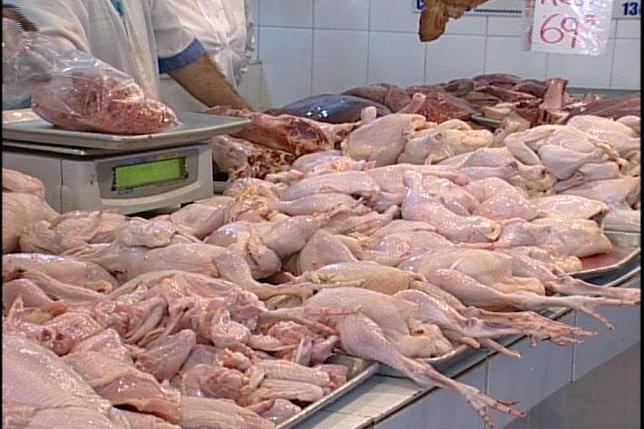 Vendedores de pollo se quedan «sin clientes» ante el alto costo de la carne