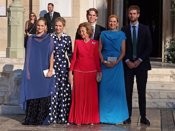 La Reina Sofía y sus hijas arriesgan con sus estilismos en la boda de Teodora de Grecia