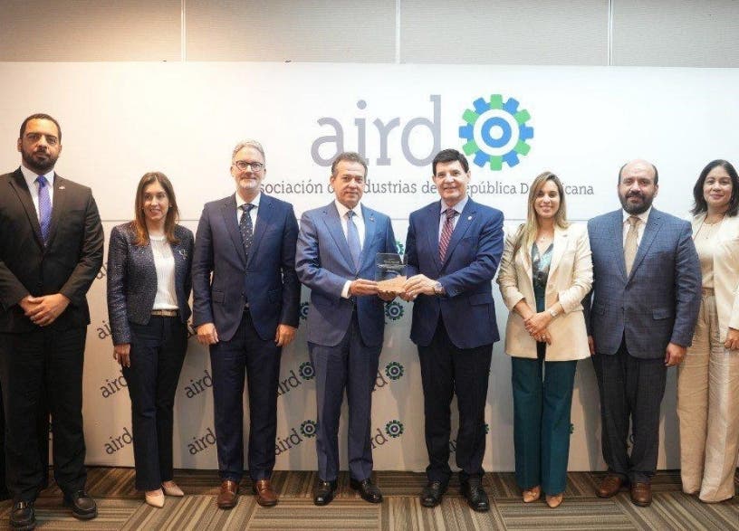 AIRD reconoce gestión ministro de industria y comercio Ito Bisonó