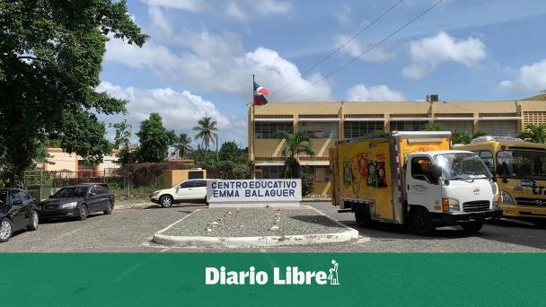 Padres se quejan por falta de docentes en escuela Emma Balaguer