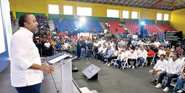 Cientos acuden a la jornada Bancarizar es Patria en San Carlos