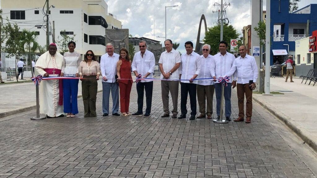 Reconstruyen calles circundantes de la Basílica de Higüey