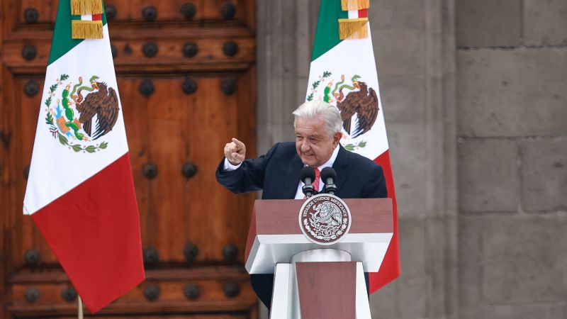 El presidente de México, Andrés Manuel López Obrador, promulga la reforma al Poder Judicial