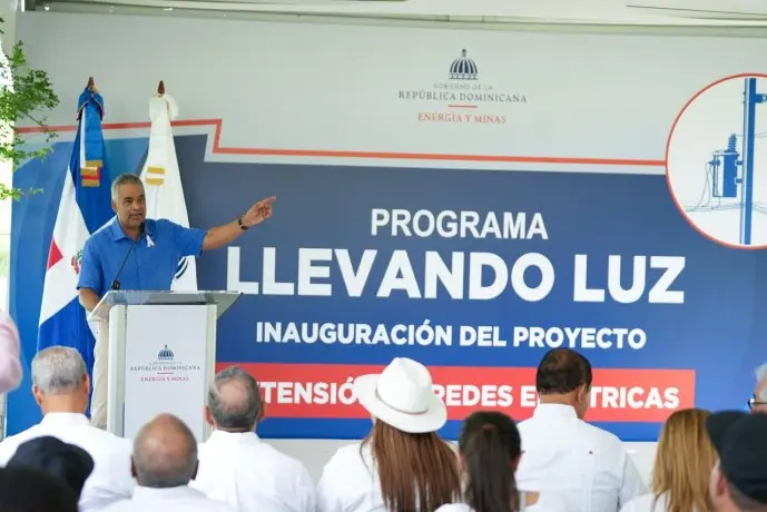 Gobierno lleva electricidad a Sabana Inaje, Los Almácigos