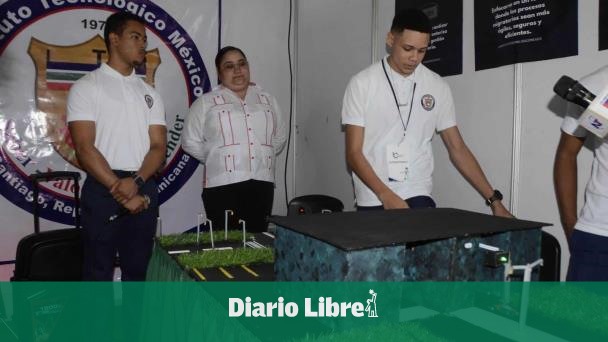 Estudiantes exponen proyecto sobre control migratorio creado con IA