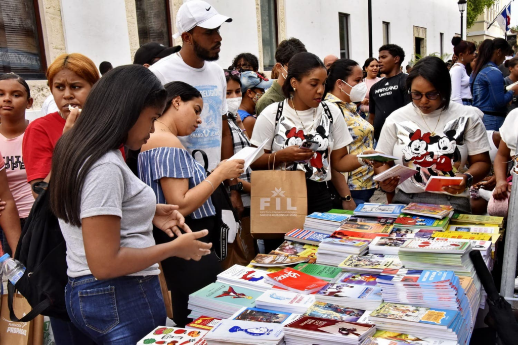 La Feria del Libro Santo Domingo abre sus puertas con solemnidad, anécdotas e ideales