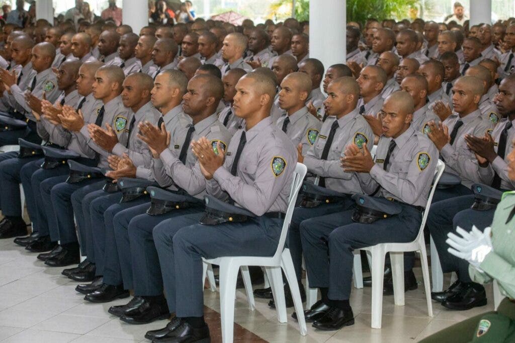 Se gradúan los primeros 1,016 policías de la reforma policial