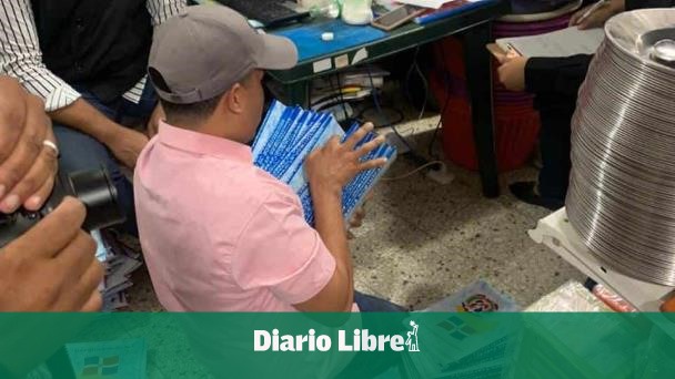 Incautan libros falsificados en Santiago